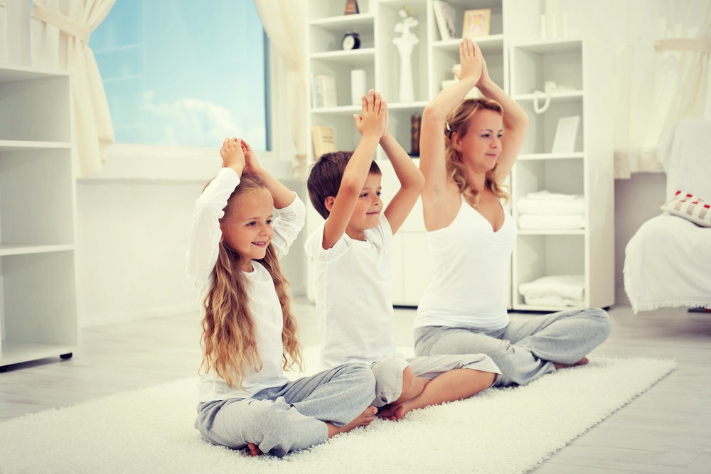7 Reasons Why You Should Involve Your Kids In Your Yoga Practice