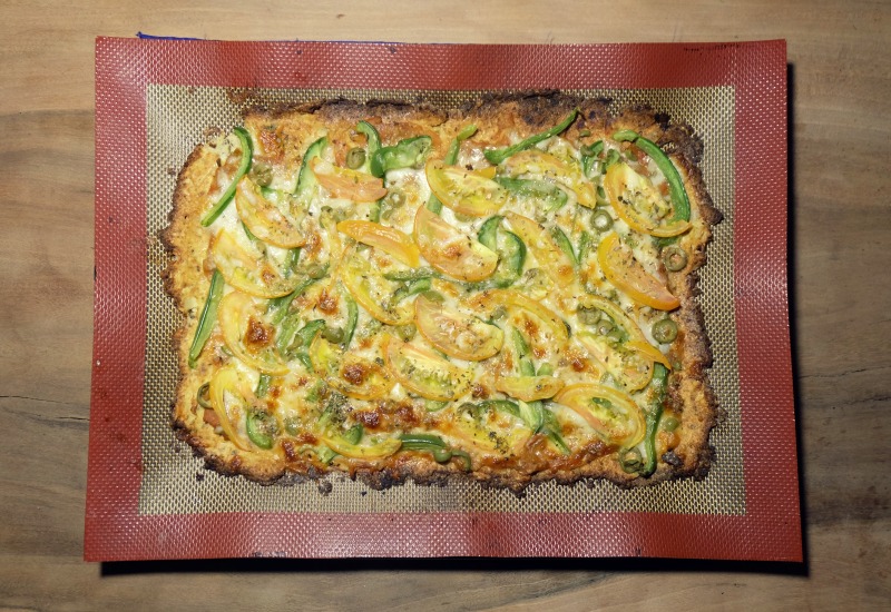 Cauliflower Crusted Pizza With Bell Pepper and Green Olives
