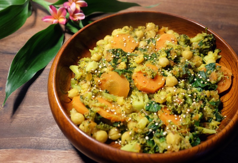 Chickpea Curry with Broccoli, Spinach and Carrots