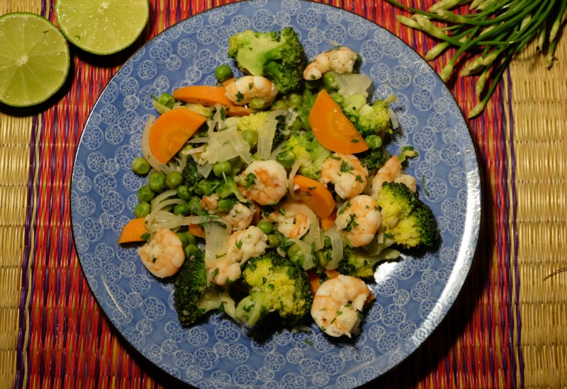 Lemon Shrimps with Broccoli, Carrots and Peas